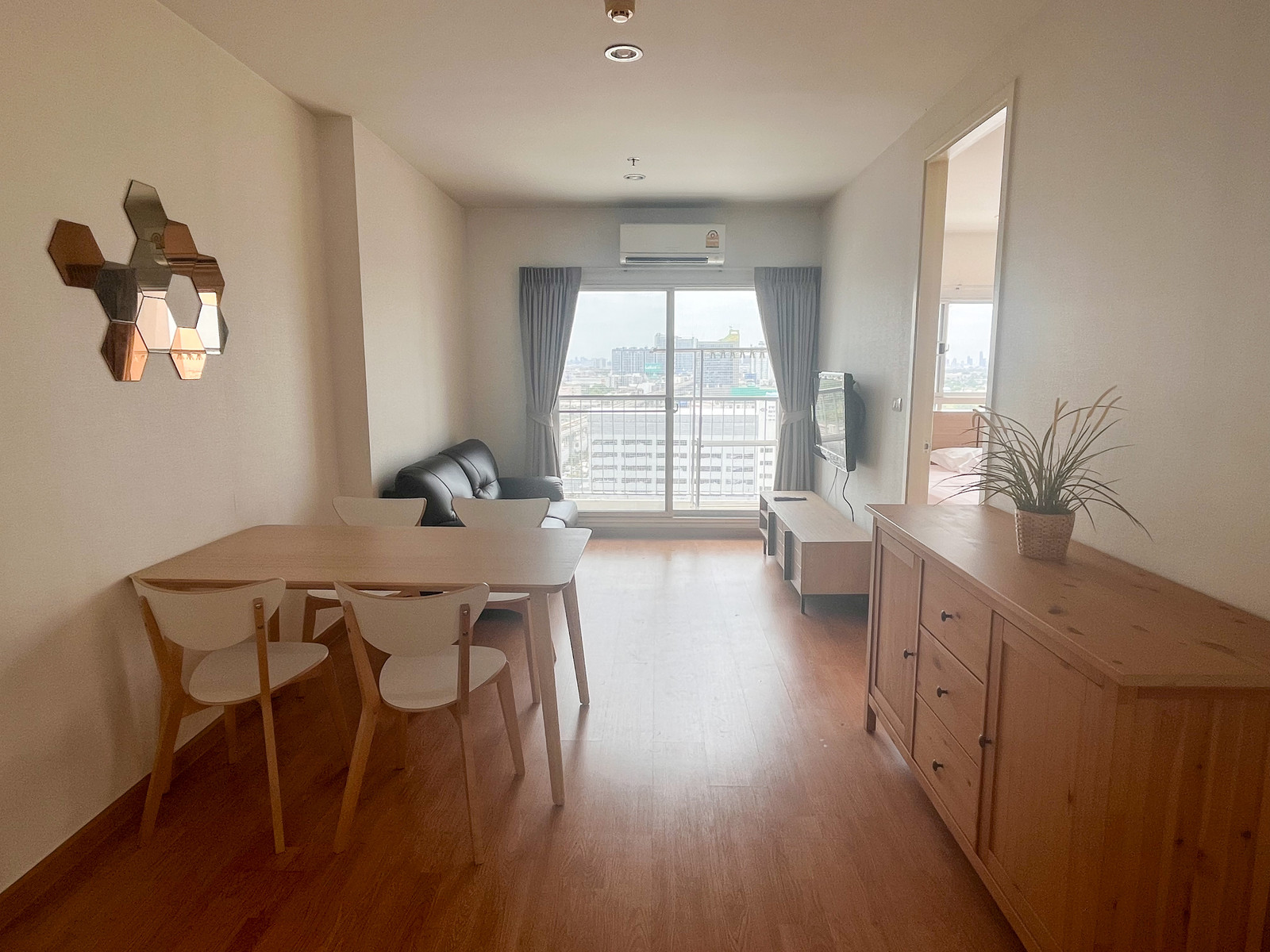 คอนโดขาย 2 ห้องนอน 1 ห้องน้ำ สภาพห้องสวยมาก ใหม่ พร้อมเฟอร์ ที่จอดรถ ติด MRT หลักสอง ตรงข้าม The Mall บางเเค – รูปที่ 3