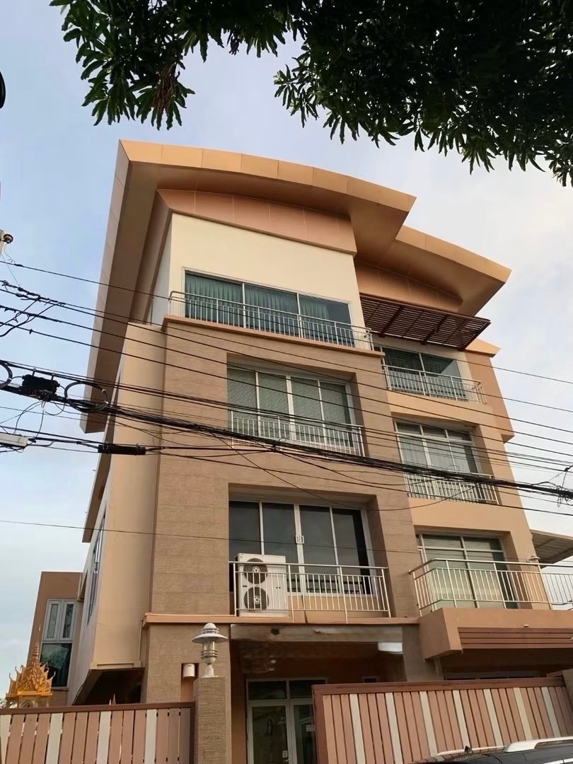 ขาย Home Office 4 ชั้น ลาดพร้าว วังหิน ใกล้ MRT สายสีเหลือง พื้นที่ 80 ตร.ว 5 ห้องนอน 6 ห้องน้ำ อาคารสร้างเองวัสดุเกรดเอ เหมาะทำธุรกิจและอยู่อาศัย ราคา 29,000,000 บาท