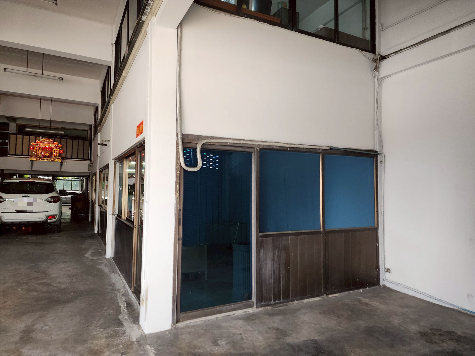 For rent, 1st floor space, 4 shophouses, next to the Maylarp BTS. Next to Ramindra Road, 300 sq m., parking for 4 cars in front of the store, suitable for storefront businesses. – รูปที่ 4