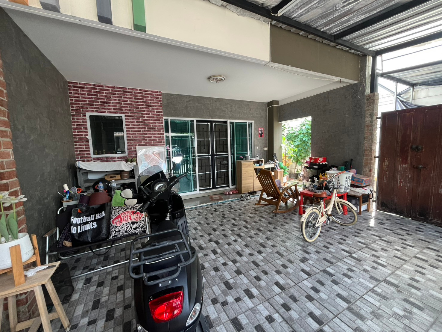 Urgent sale! 2-story townhome, City Sense Watcharapol project, sells it himself, negotiable. Urgent sale! 2-story townhome, City Sense Watcharapol project, sells it himself, negotiable.