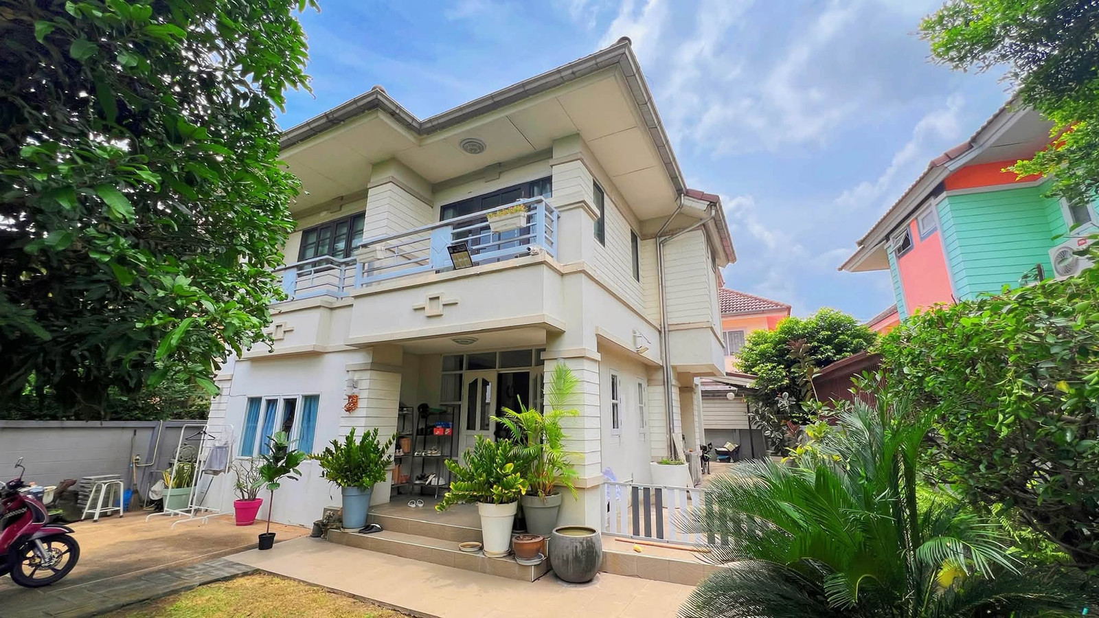 🔥For sale, corner detached house Villa Ramintra Village, Soi Khubon 27, in front of the house is spacious, parking for many cars. There is a bedroom on the ground floor. Transfer fee is half each. 🔥For sale, corner detached house Villa Ramintra Village, Soi Khubon 27, in front of the house is spacious, parking for many cars. There is a bedroom on the ground floor. Transfer fee is half each.