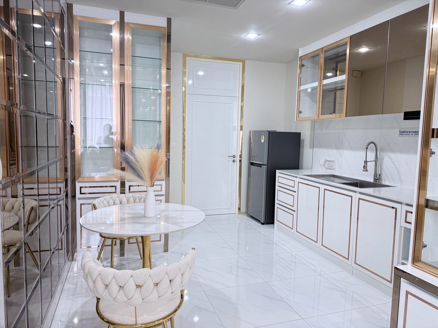 Condo for rent near BTS Ploenchit Condo for rent near BTS Ploenchit