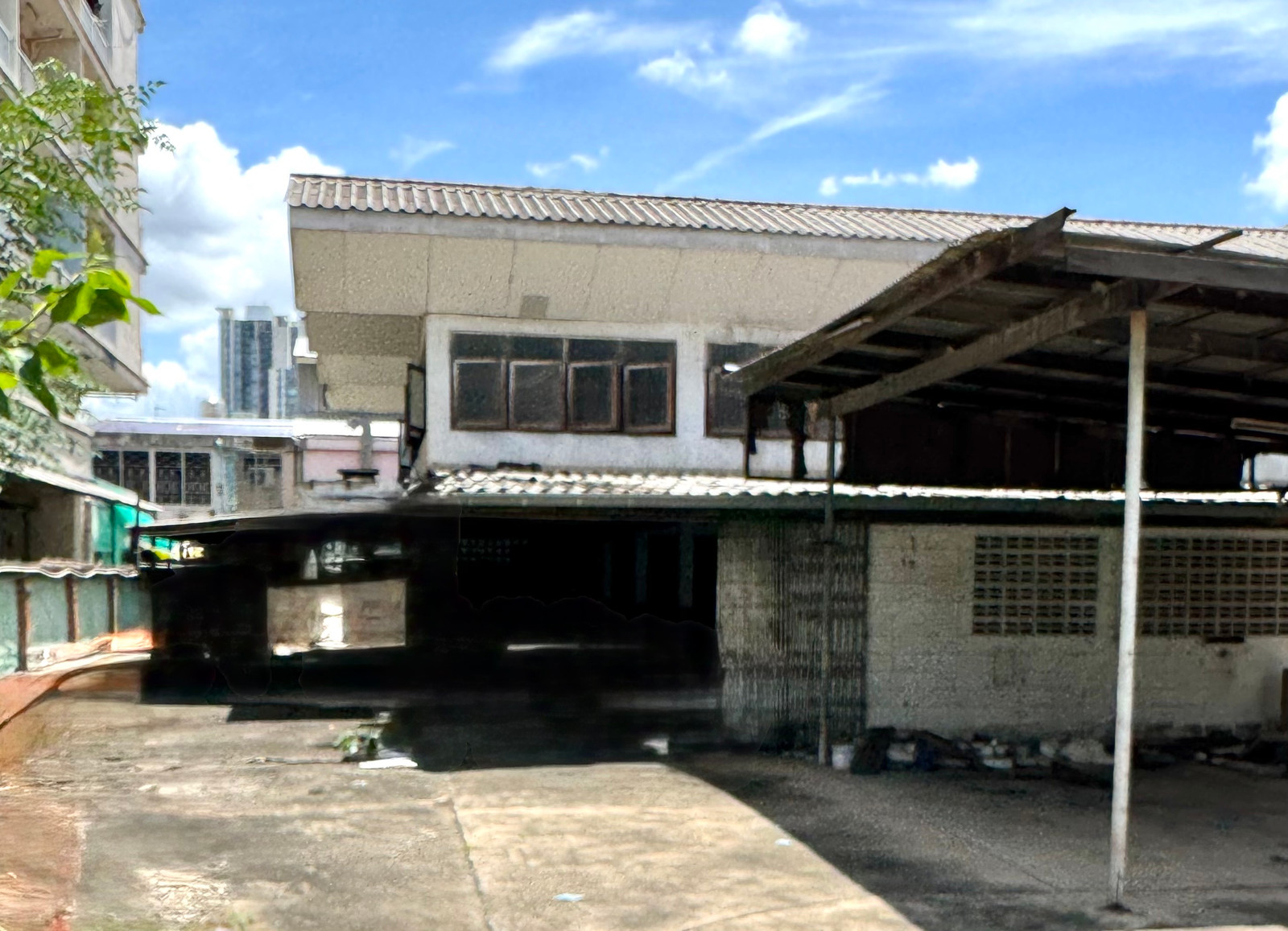 Beautiful plot of land for sale, Rama 3 - Sathu Pradit 15 location. Beautiful plot of land for sale, Rama 3 - Sathu Pradit 15 location.