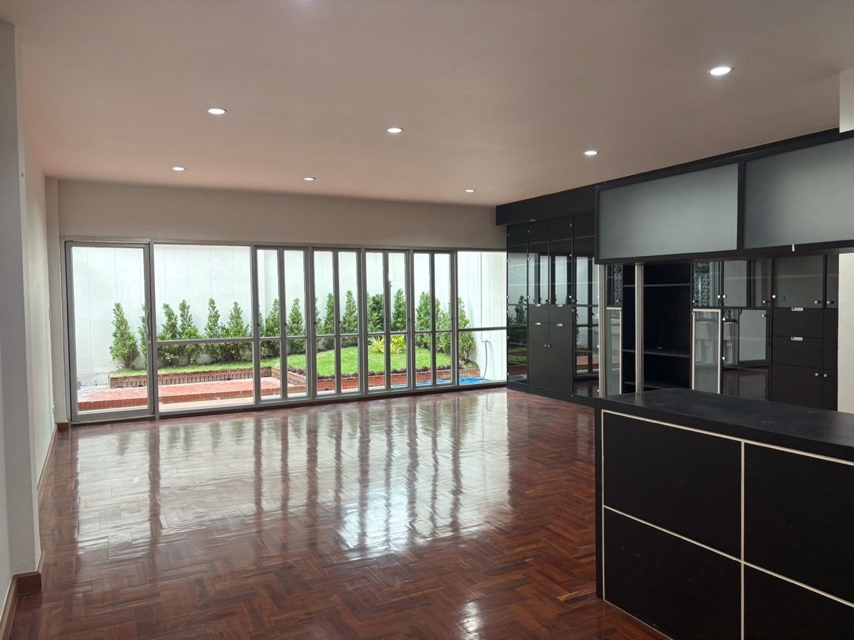 [For Rent/Sale] 7-Story Building suitable for a hostel, location at Siam-Banthat Thong | Near MRT Hua Lamphong