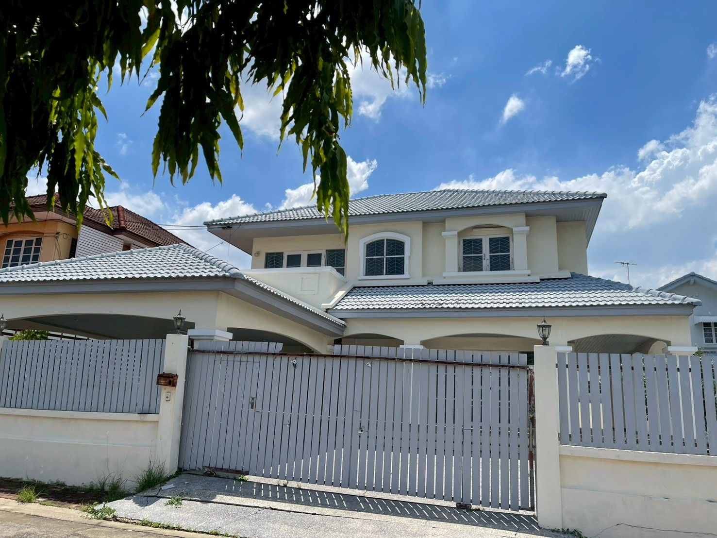 Large detached house for sale, 143 sq m, corner house, Chaiyaphruek-Ramindra Village, Sukhaphiban 5 Road. Large detached house for sale, 143 sq m, corner house, Chaiyaphruek-Ramindra Village, Sukhaphiban 5 Road.