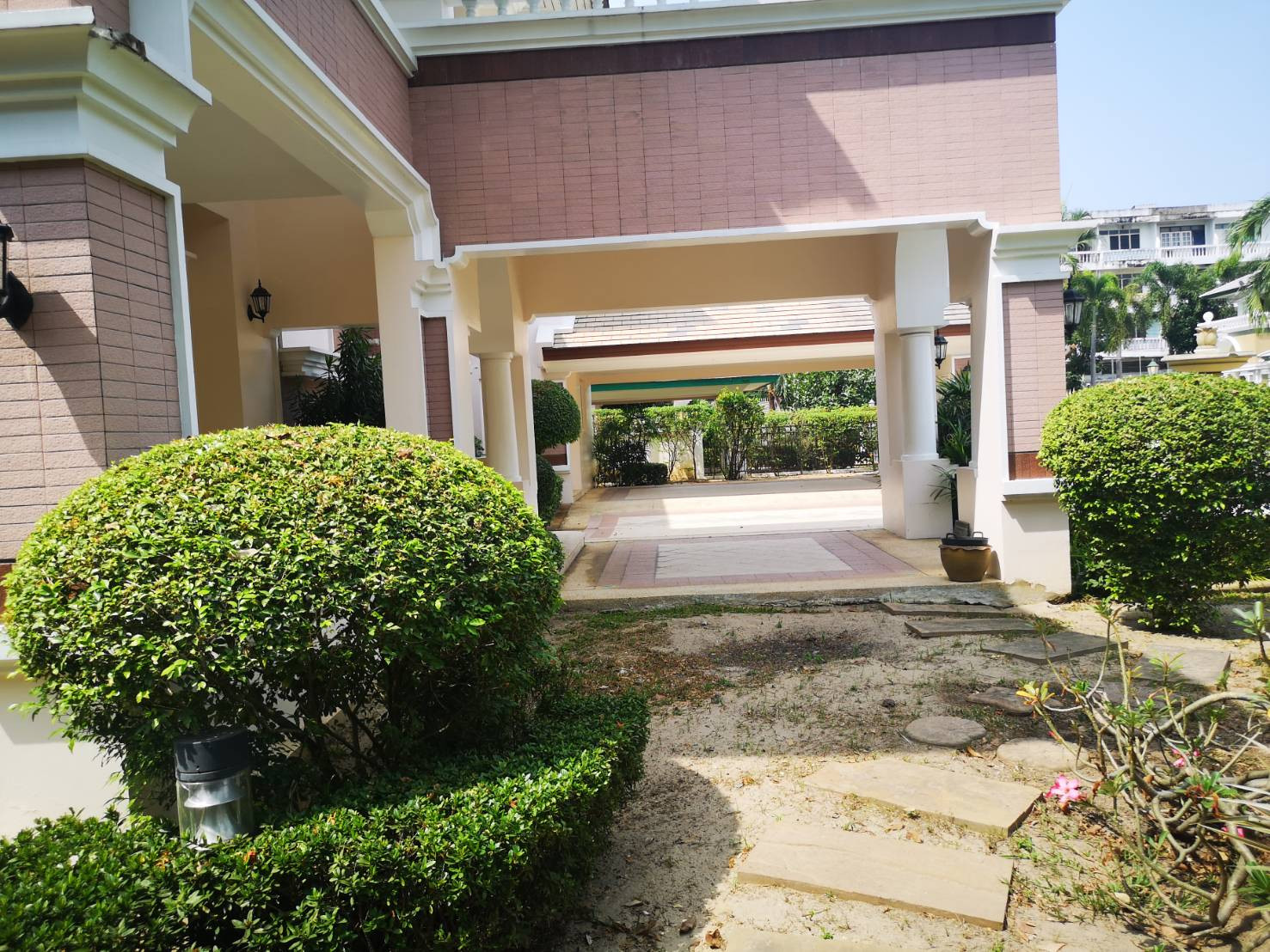 ให้เช่าบ้านเดี่ยว 2 ชั้น ลดาวัลย์ สวนหลวง ร.9 ถนนเฉลิมพระเกียรติ ร.9 ขนาด 222 ตรว.  พื้นที่ใช้สอย 550 ตรม. 5 นอน 6 น้ำ ราคาเช่า 140,000 บาทต่อเดือน – รูปที่ 3