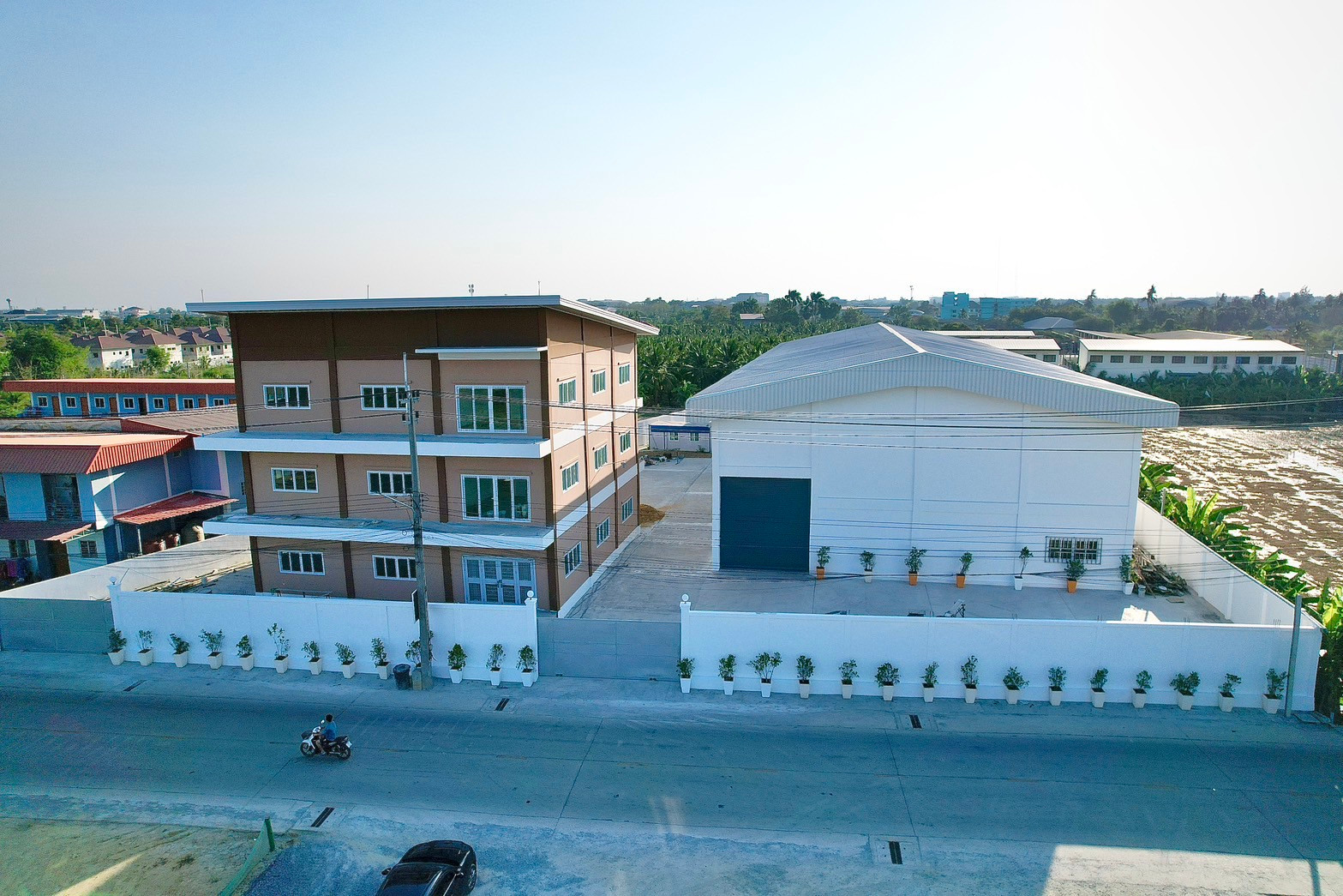 New warehouse for rent With 3-story office, Phutthamonthon Sai 5 location. New warehouse for rent With 3-story office, Phutthamonthon Sai 5 location.
