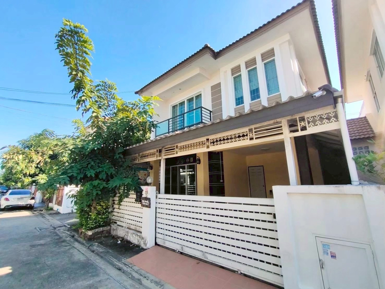 Act fast before it’s gone! Semi-detached house for sale at Temsiri Grand Min Buri–Sam Wa, featuring fully extended front and rear areas, situated on a 38 sq.wah (152 sq.m.) plot with 135 sq.m. of usable space. Act fast before it’s gone! Semi-detached house for sale at Temsiri Grand Min Buri–Sam Wa, featuring fully extended front and rear areas, situated on a 38 sq.wah (152 sq.m.) plot with 135 sq.m. of usable space.