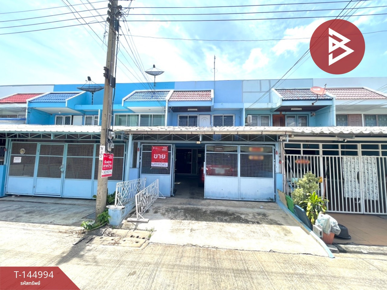 2-story townhouse for sale, Soi Ekachai 54, Bangkok, prime location, convenient travel. 2-story townhouse for sale, Soi Ekachai 54, Bangkok, prime location, convenient travel.