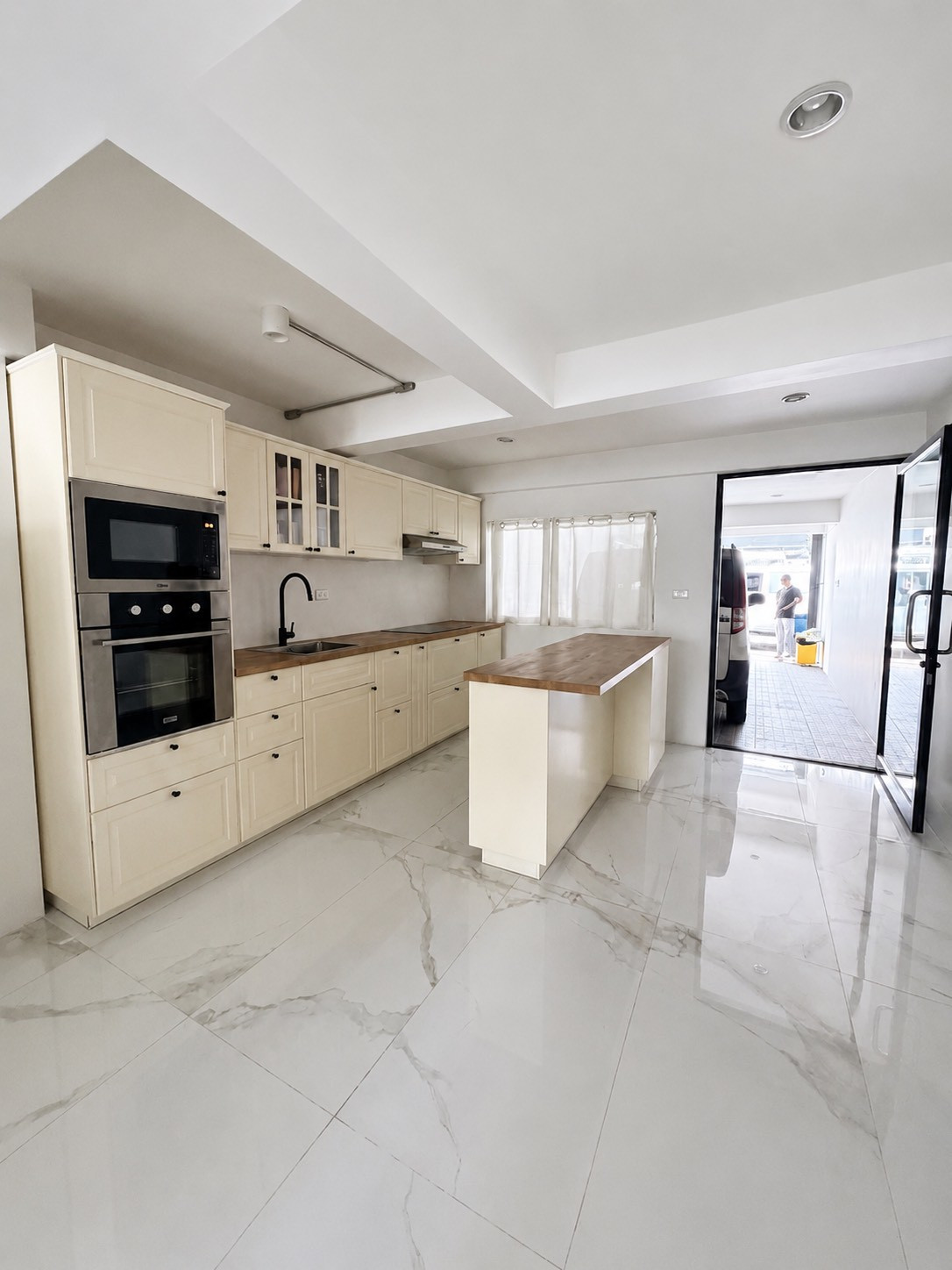ขายทาวน์โฮม 2 ชั้น รีโนเวทใหม่พร้อมอยู่ใจกลางเมือง ถ.เสนานิคม ใกล้ลาดพร้าว-รัชโยธิน ใกล้รถไฟฟ้าสายสีเขียวเพียง 10 นาที  – รูปที่ 2