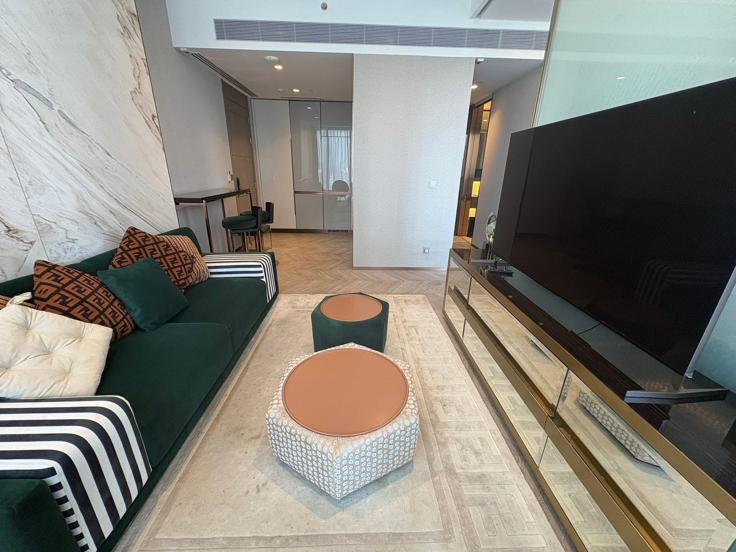 Pet Friendly!!Corner Unit Built-in Luxury • 25th Floor • For Rent: The Estelle Phrom Phong – A Super Luxury Condominium by Raimon Land 55.63 sq.m. | Sukhumvit 26 | Only 200 m to BTS Phrom Phong & 150 m to The Emporium!! Pet Friendly!!Corner Unit Built-in Luxury • 25th Floor • For Rent: The Estelle Phrom Phong – A Super Luxury Condominium by Raimon Land 55.63 sq.m. | Sukhumvit 26 | Only 200 m to BTS Phrom Phong & 150 m to The Emporium!!