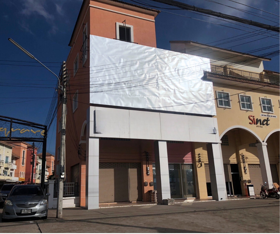 Commercial building for sale, corner room, 2 rooms, 3 and a half floors, near the M6 ​​entrance on the main road, already renovated, interior decorated in luxury style, Korat city, Venice Square project.