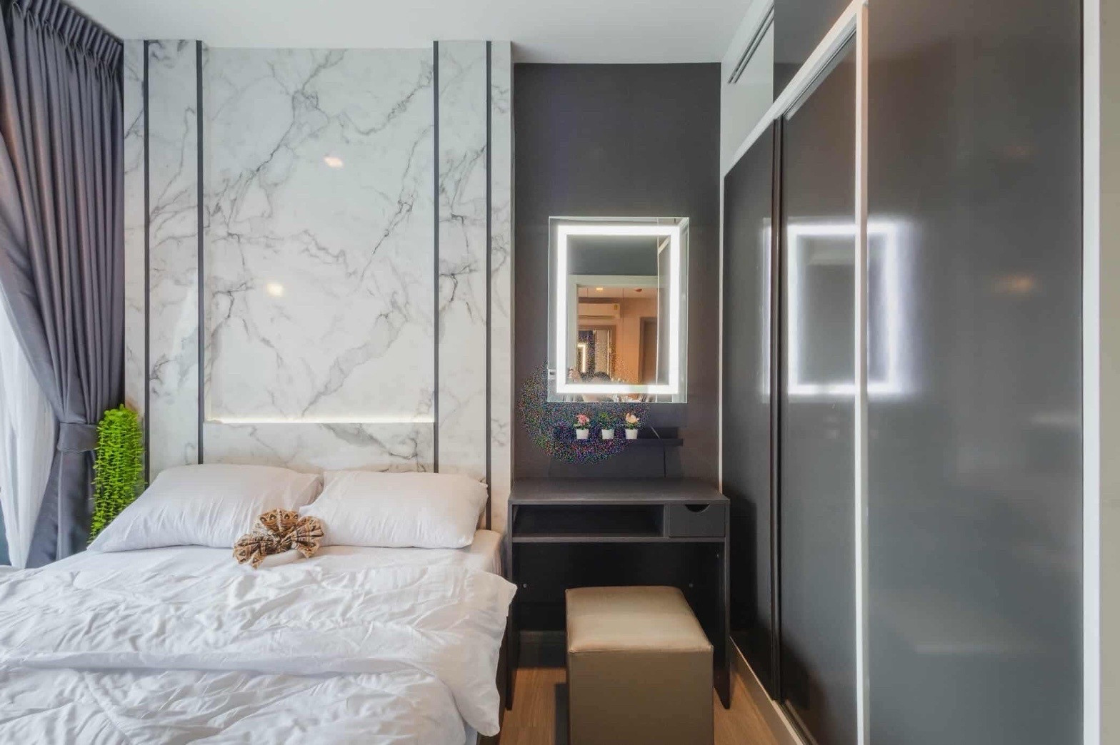 🏢 Life Asoke Rama 9 👫
🛋️ ห้องนั่งเล่นแยกเป็นสัดส่วน อยู่สบาย | 🌇 ชั้นสูง 20+ วิวเมืองโปร่ง | 🚆 ใกล้ MRT พระราม 9 พร้อม Sky Facilities และพื้นที่สีเขียวขนาดใหญ่
