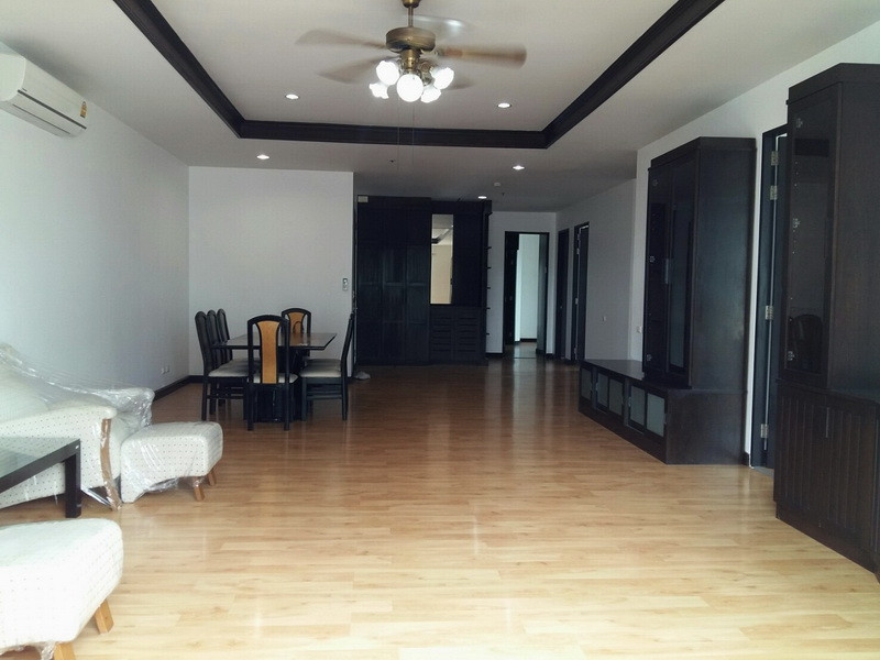 ให้เช่า เพ้นท์เฮาส์ 3 ห้องนอน ติดถนนสุขุมวิท - อโศก