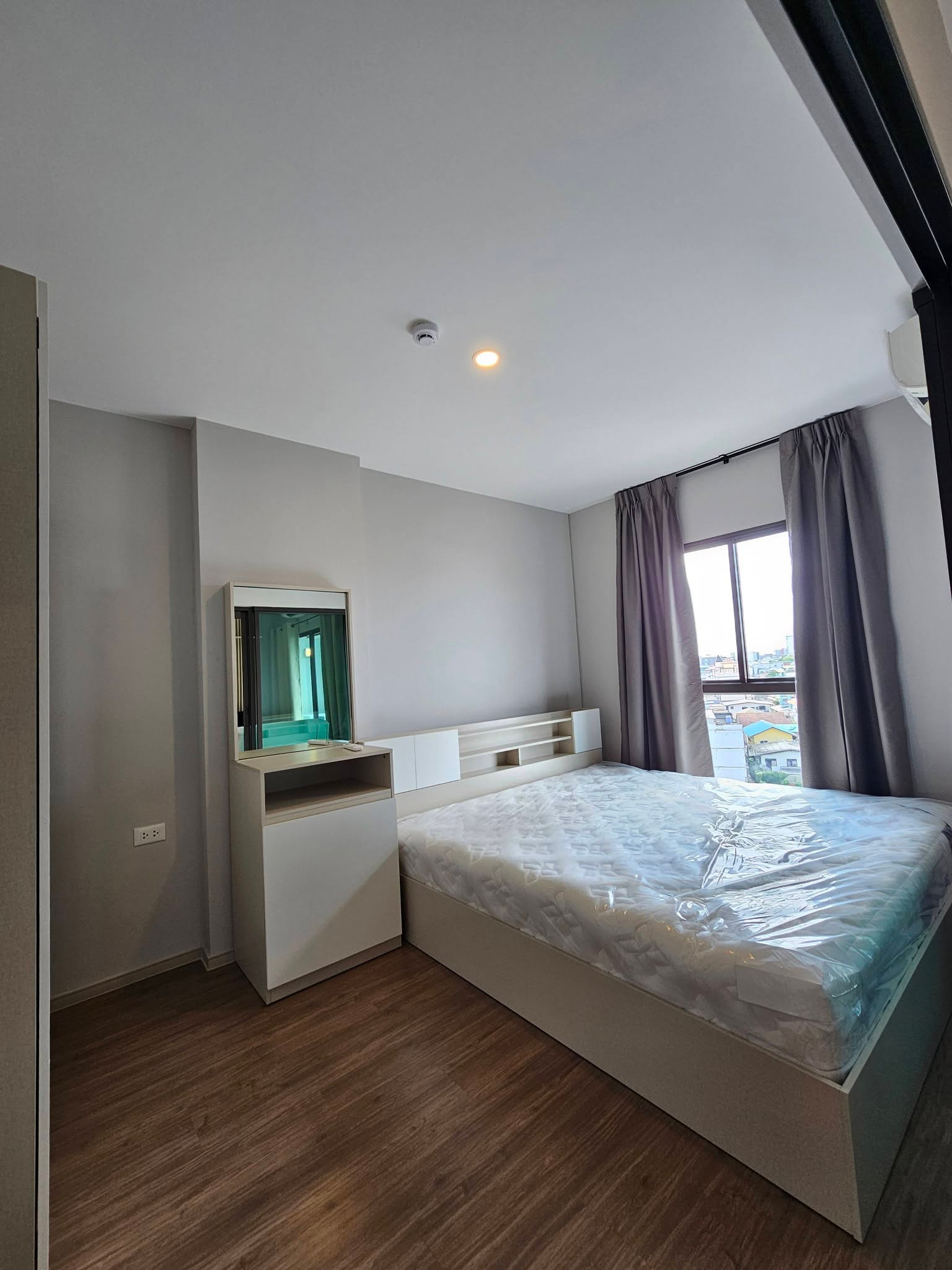 For rent, best price, lumpini selected charan 65 sirindhorn station, 1 bedroom, 28 sq m, next to MRT Sirindhorn, quick response 064-974-2441 For rent, best price, lumpini selected charan 65 sirindhorn station, 1 bedroom, 28 sq m, next to MRT Sirindhorn, quick response 064-974-2441