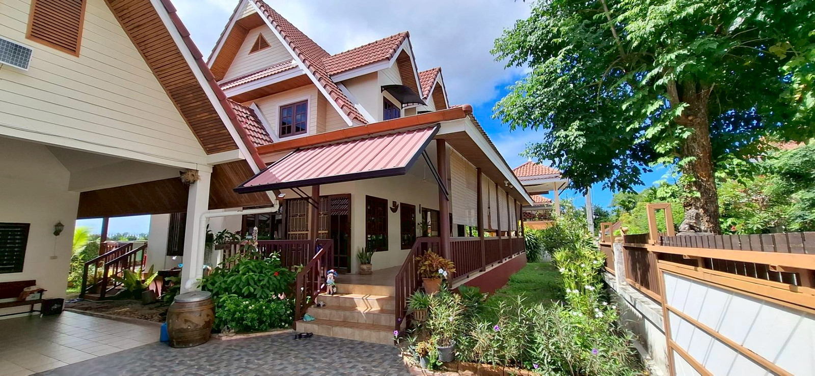 PZ1288 ขายบ้าน 122.6 ตรว. หมู่บ้านศรีสุข 1 สไตล์ไทยร่วมสมัย หลังคาทรงจั่ว อยู่ใกล้หาดพลา หาดพยูน ห่างจากถนนสุขุมวิทเพียง 3.1 กม. ตำบลพลา อำเภอบ้านฉาง จังหวัดระยอง PZ1288 ขายบ้าน 122.6 ตรว. หมู่บ้านศรีสุข 1 สไตล์ไทยร่วมสมัย หลังคาทรงจั่ว อยู่ใกล้หาดพลา หาดพยูน ห่างจากถนนสุขุมวิทเพียง 3.1 กม. ตำบลพลา อำเภอบ้านฉาง จังหวัดระยอง
