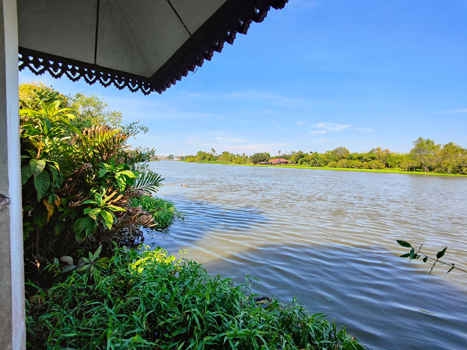 An exceptional opportunity to own a premium riverfront property. This filled and ready-to-build 3-Rai plot features an impressive 34-meter wide river frontage, offering panoramic views of the wide, serene Tha Chin River. An exceptional opportunity to own a premium riverfront property. This filled and ready-to-build 3-Rai plot features an impressive 34-meter wide river frontage, offering panoramic views of the wide, serene Tha Chin River.