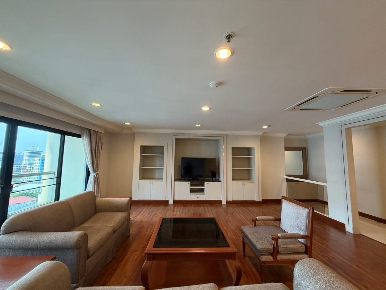 For Rent | GP Grande Tower
Prime location on Sukhumvit 23
