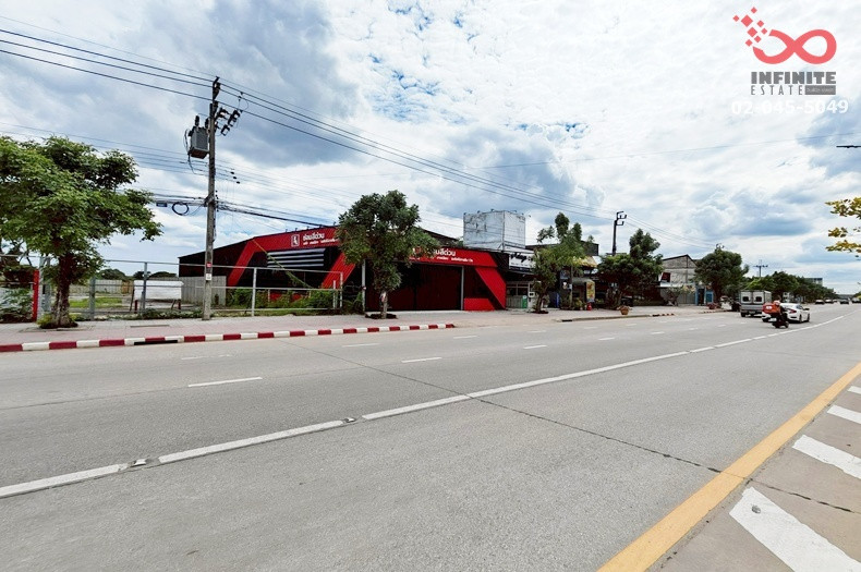 Land for sale, already filled, 2 rai 2 ngan 36 sq m., next to Theparak Road, Khlong Thanon Sai Mai, beautiful plot.