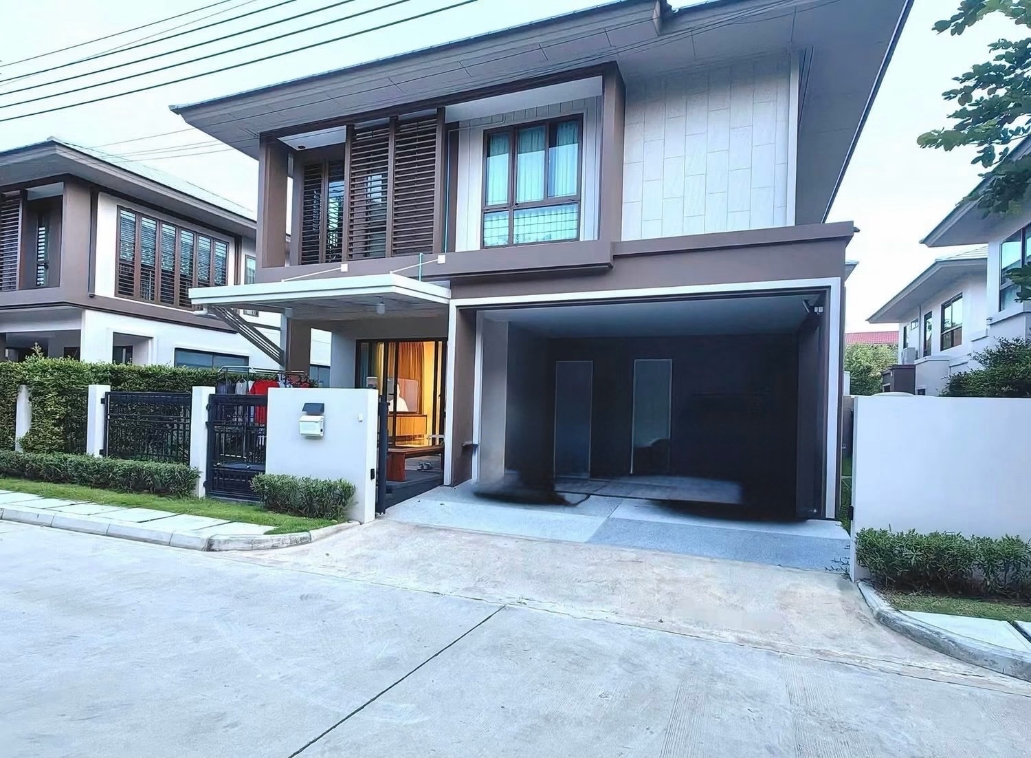 Burasiri Krungthep Kreetha house for sale with tenant until April 2027 near Brighton Wellington 4 bed investment opportunity Burasiri Krungthep Kreetha house for sale with tenant until April 2027 near Brighton Wellington 4 bed investment opportunity