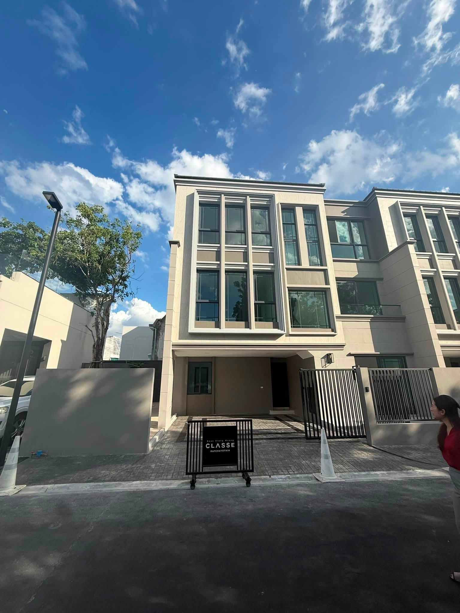 ให้เช่า บ้านกลางเมือง Classe Ratchayothin บ้านใหม่ หน้าสวน ติด Clubhouse | โครงการ Luxury Townhome | ทำเลรัชโยธิน ให้เช่า บ้านกลางเมือง Classe Ratchayothin บ้านใหม่ หน้าสวน ติด Clubhouse | โครงการ Luxury Townhome | ทำเลรัชโยธิน