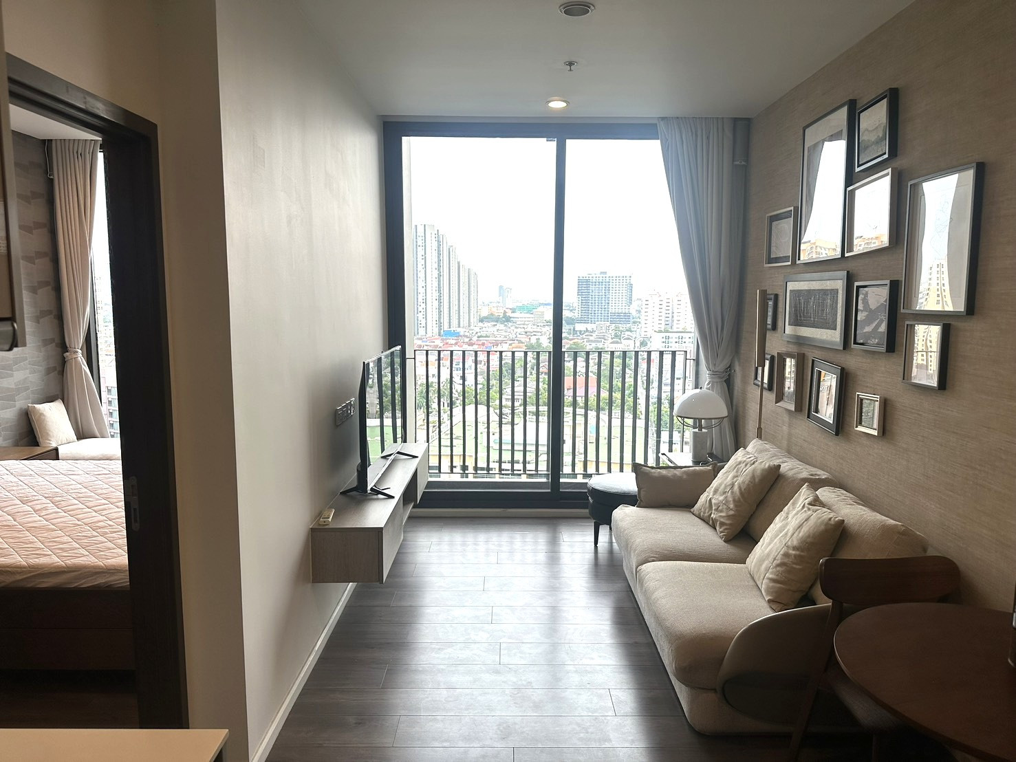 For rent Whizdom Essence พร้อมเฟอร์และเครื่องใช้ไฟฟ้า ชั้นสูง ขนาด 33.84 sq.m. 1 bedroom @20,000 Baht – รูปที่ 3