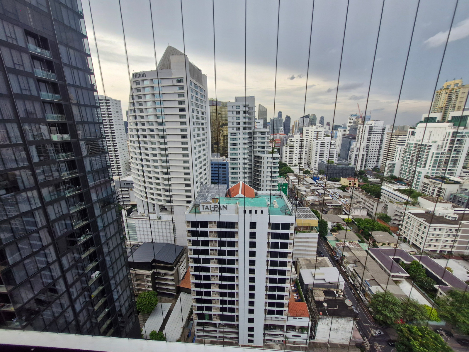 คอนโดเลี้ยงสัตว์ได้ใจกลางเมือง Luxury Pet-friendly Condominium in Asoke , High Floor with the best Price 🔥  – รูปที่ 2