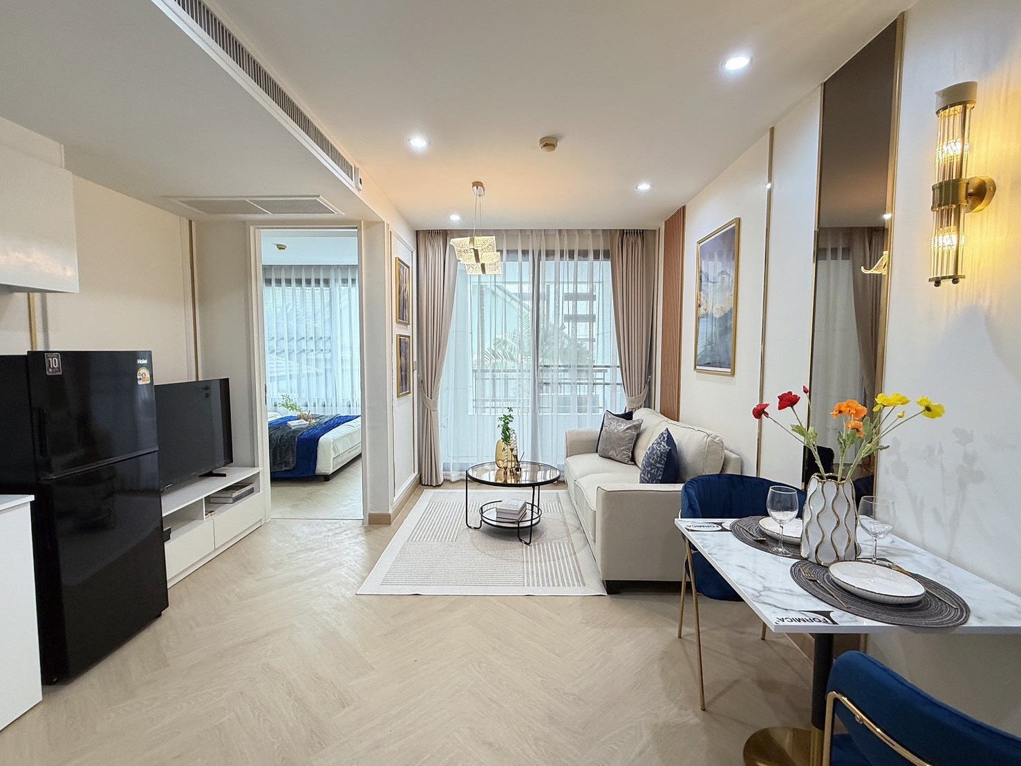 Condo Collezio Sathorn-Pipat, newly decorated and ready to move in immediately. A newly renovated unit and fully furnished. Ready-to-move-in. Condo Collezio Sathorn-Pipat, newly decorated and ready to move in immediately. A newly renovated unit and fully furnished. Ready-to-move-in.