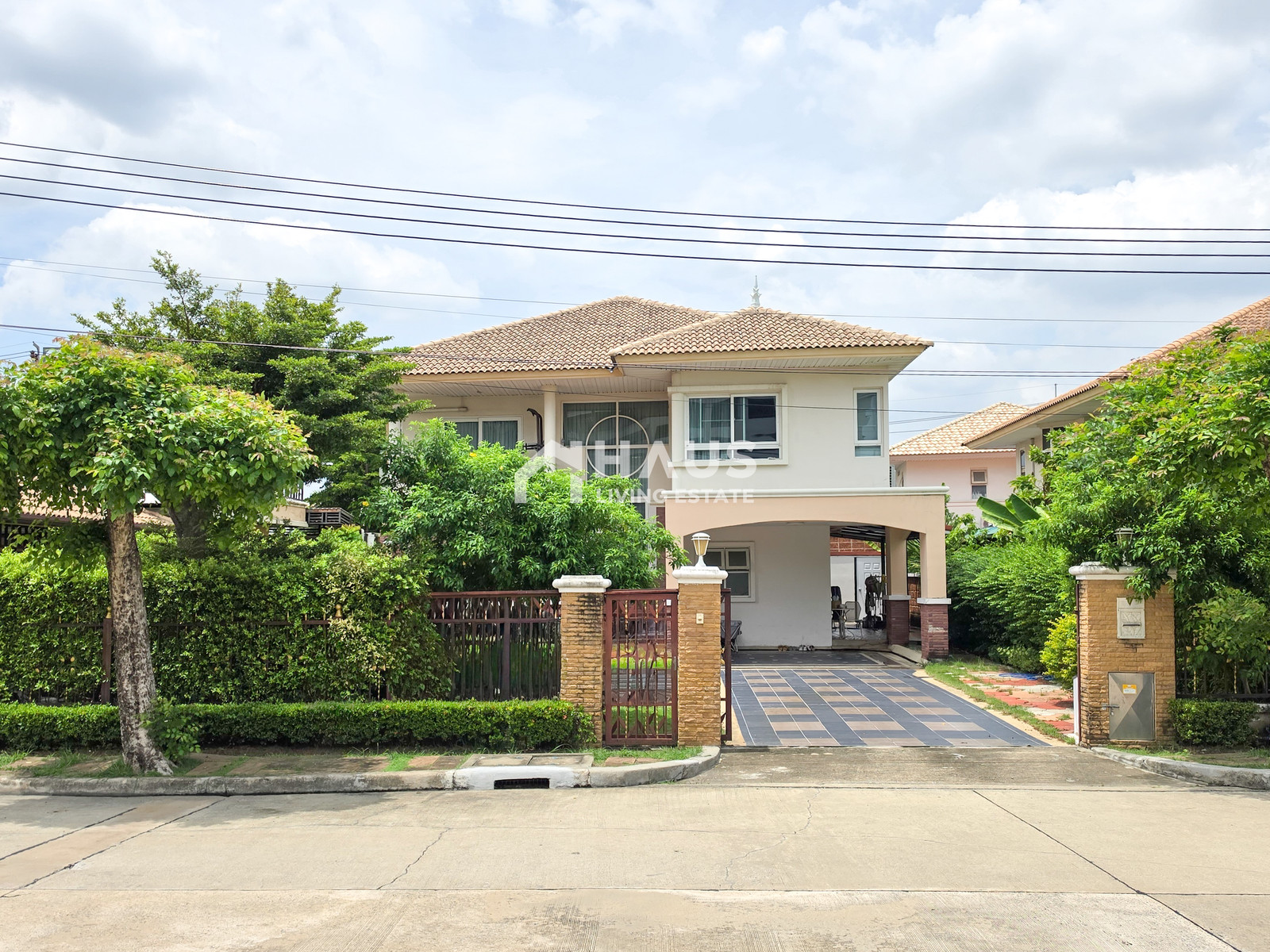 🚨 There are many bus lines, so you have to arrange them! House on Main Road, deep front, parking for up to 6 cars, excellent condition 🔥 Single house for sale Supalai Montara Pinklao - Phutthamonthon Sai 1 🔥 Supalai Montara Pinklao - Phutthamonthon Sai 1 