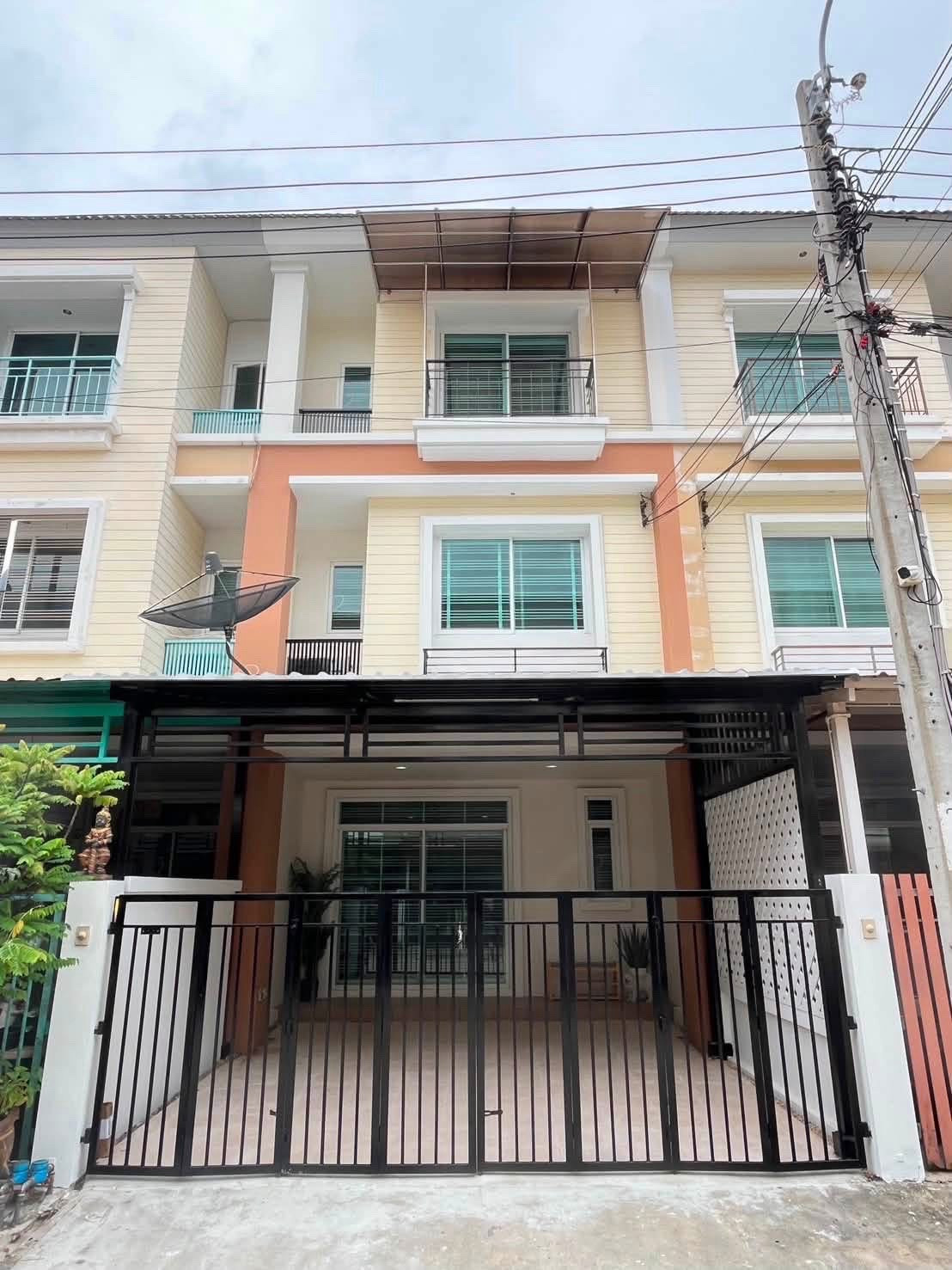🏡3-story townhouse for rent - Rama 3 area
📍Grandity Project Sathu Pradit 2 🏡3-story townhouse for rent - Rama 3 area
📍Grandity Project Sathu Pradit 2