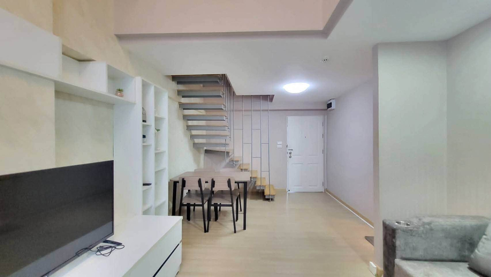 ให้เช่า Zoom Condo Place ใกล้ ม.กรุงเทพ 