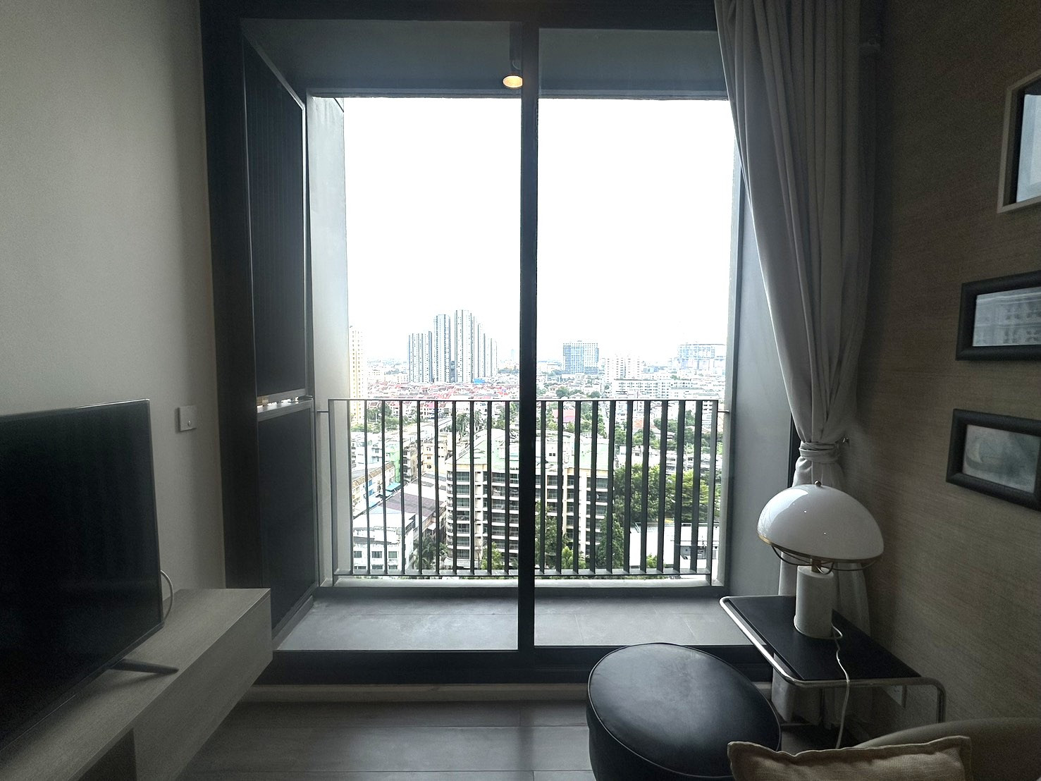 For rent Whizdom Essence พร้อมเฟอร์และเครื่องใช้ไฟฟ้า ชั้นสูง ขนาด 33.84 sq.m. 1 bedroom @20,000 Baht – รูปที่ 4