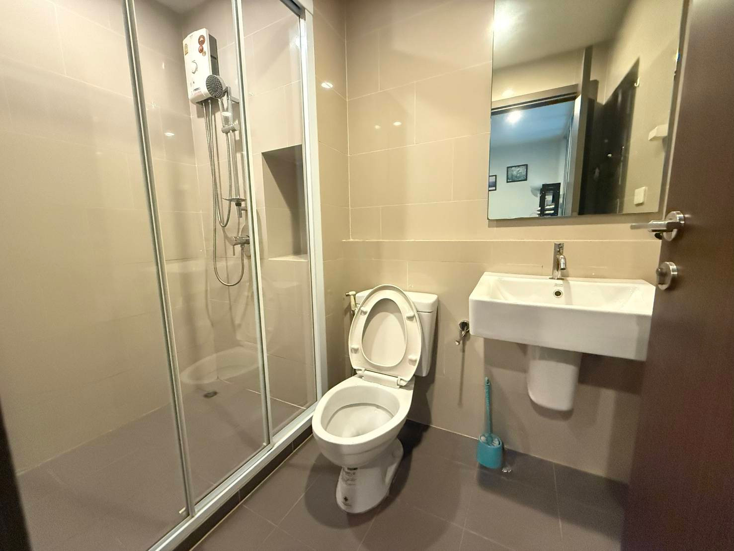 ให้เช่าThe Base Height condo ห้องสวยๆ วิวสระว่ายน้ำ เฟอร์นิเจอร์ครบ – รูปที่ 4