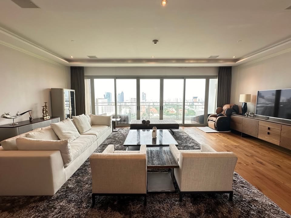 185 Rajadamri | Ultra Luxury Penthouse
3bed 4 bath 386.9 sqm Free hold Lumpini park 165 MB Call: 0635925888 185 Rajadamri | Ultra Luxury Penthouse
3bed 4 bath 386.9 sqm Free hold Lumpini park 165 MB Call: 0635925888
