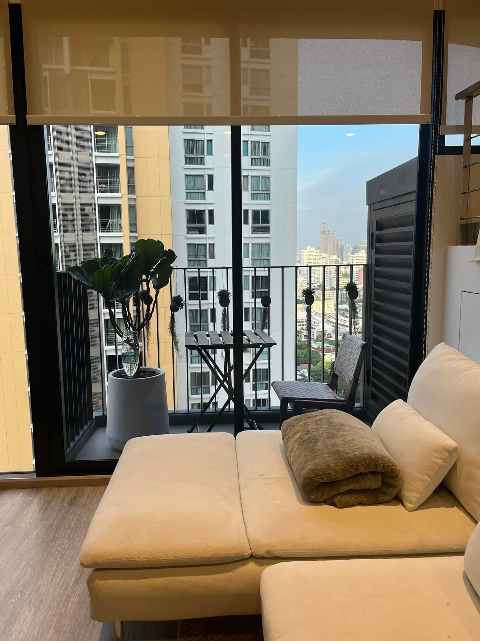 High-Floor Duplex 1BR at Ideo Mobi Asoke Near MRT, Rare CBD Deal - U1696430 High-Floor Duplex 1BR at Ideo Mobi Asoke Near MRT, Rare CBD Deal - U1696430