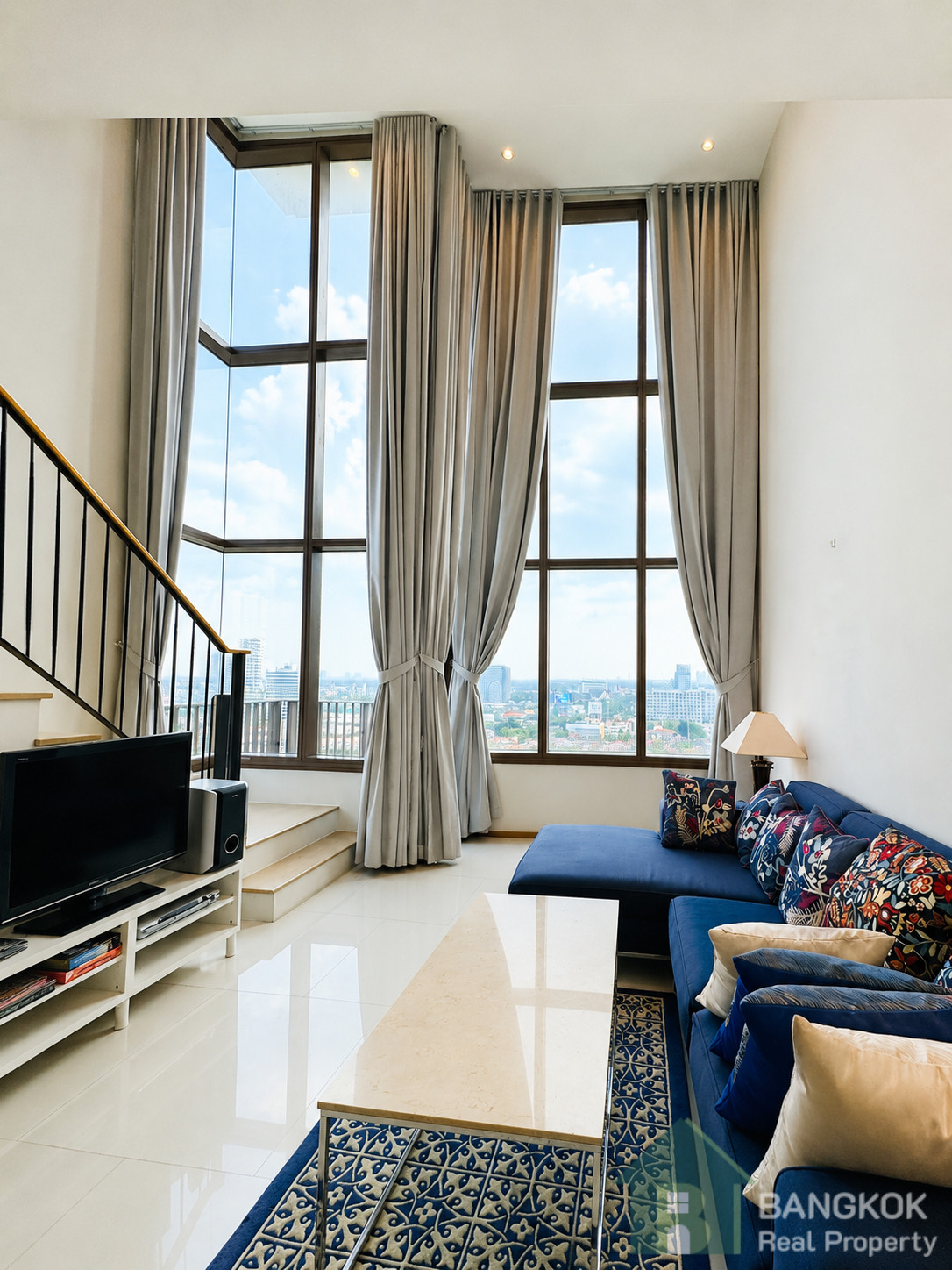 ให้เช่าคอนโด Duplex 1 ห้องนอน The Emporio Place สุขุมวิท 24 BTS พร้อมพงษ์