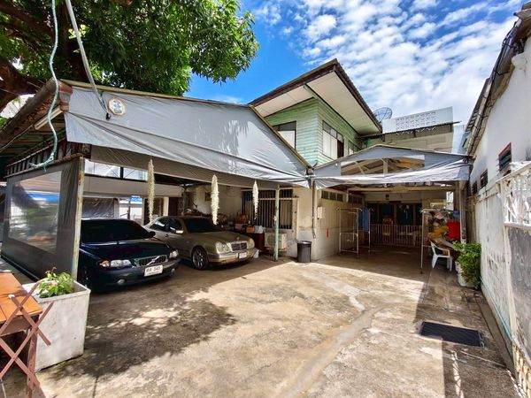 97634 - Urgent sale! 2-story detached house, large house, 190 sq m, prime location opposite Central Pinklao.