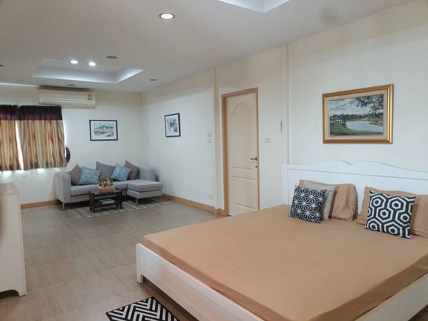 For rent, large penthouse, 220 sq m, Prachaniwet Village, Soi Samakkhi, near ISB International School.