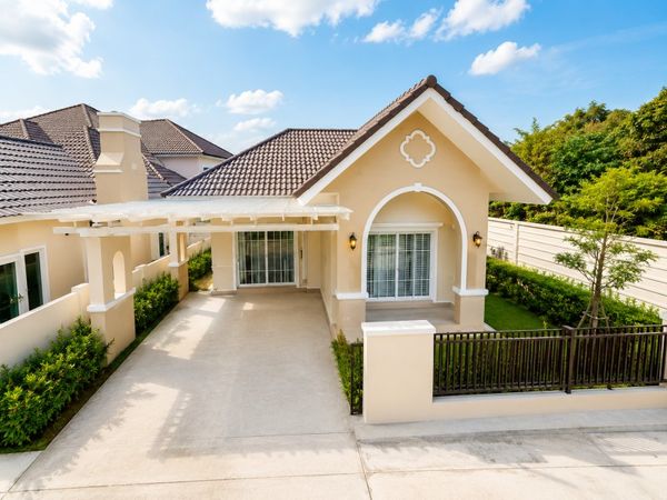 Single-story detached house 2 bed 2 bath Tuscan style in Ban Chang. Fully furnished with air conditi