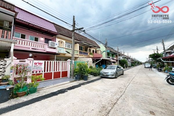 Townhouse for sale, 2 floors, 20 sq m, Soi Ramkhamhaeng 98, Saphan Sung, near the Orange Line, good condition, selling cheap.