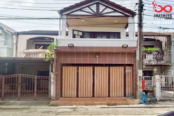 2-story townhouse, Prasertmanukit 42, Saranrom Village, newly renovated, opposite the garden, near Kaset-Nawamin intersection.