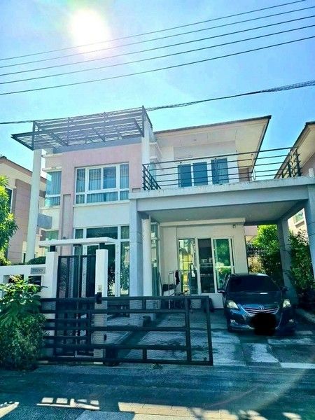 Single house for sale, The Gallery House Pattern Village, Lat Phrao Soi 1, near Central & Union Mall, cheapest price in the project. In a potential location