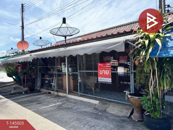 2 townhouses for sale next to each other, Suparerk Village, Phanat Nikhom, Chonburi, cheap price.