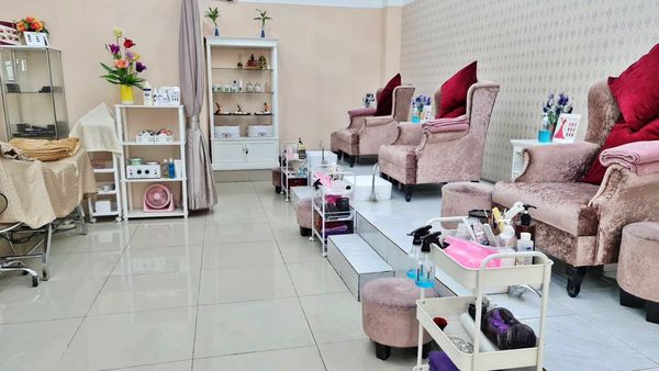 Nail salon for lease in The Paseo Park, Kanchanaphisek, open for more than 10 years, ready to continue business immediately.