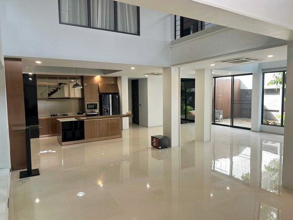♦ Luxury Private Pool Residence ♦ in Sukhumvit 71/26, 5 Bedrooms, Minutes to Phra Khanong, Thonglor & Ekkamai