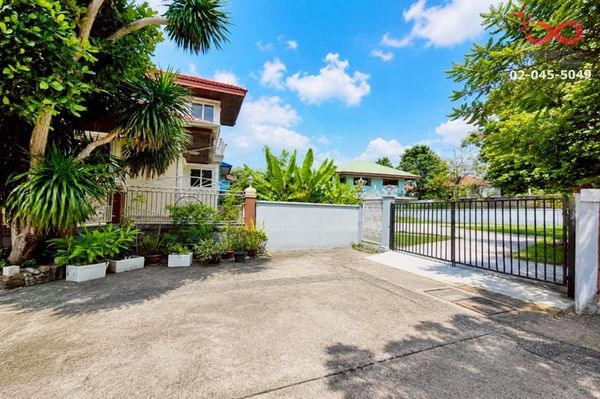 Land for sale, Ramintra Road, 195 sq m, Soi Ramintra 103/3, Mak Mai Village. Suitable for building a house, close to the train station.