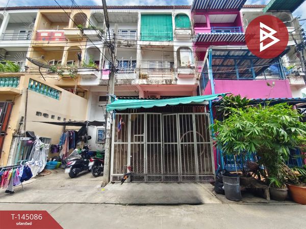 Urgent sale, 3-story townhouse with tenants, Soi Phutthabucha 39, Intersection 1, Bangkok.