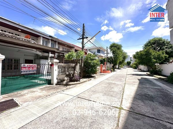 Townhouse, 2 floors, 34 sq m, Raja Villa Village, Lat Phrao 67/2, near the Yellow Line, Lat Phrao 71 Station. Choi Lat Phrao 67/2, Lat Phrao Road, Bang Kapi District, Bangkok