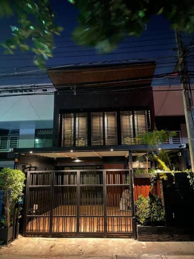 ขายทาวน์โฮมหรู  2 ชั้น / สำนักงานออฟฟิตใจกลางรามคำแหง. กรุงเทพ หัวหมาก เขต บางกะปิ กรุงเทพ CX-162390