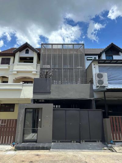 โฮมออฟฟิศ พระราม 9 ซอย 19 / 5 ห้องนอน (ให้เช่า), Home office, Rama 9 Soi 19 / 5 Bedrooms (FOR RENT) BZD232